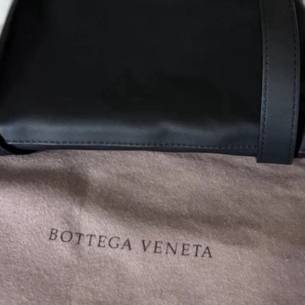 Bottega Veneta Leather Messenger Bag Black NWT $2520 - Picture 15 of 16